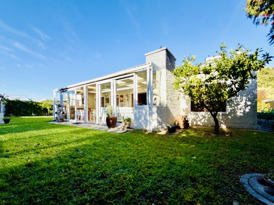 3 Bedroom Property for Sale in Sandbaai Western Cape